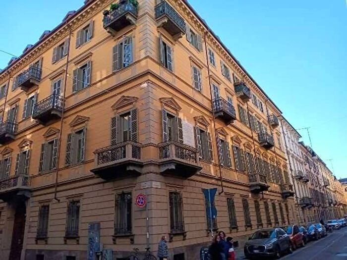 Appartamento trilocale in affitto in Via Maria Vittoria, Via Roma, Torino