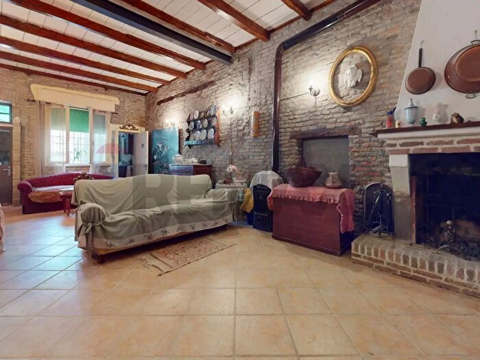 Casa con 8 locali in vendita in Copparo