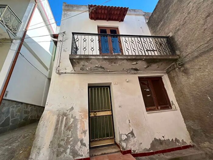 Casa quadrilocale in vendita in Via Salita Castello, Barcellona Pozzo Di Gotto