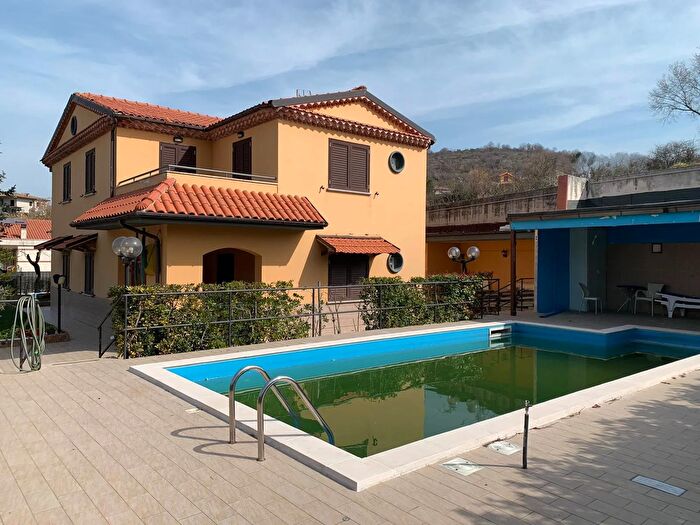 Casa con 8 locali in vendita in Via Fiume Castelpetroso Isernia, Castelpetroso