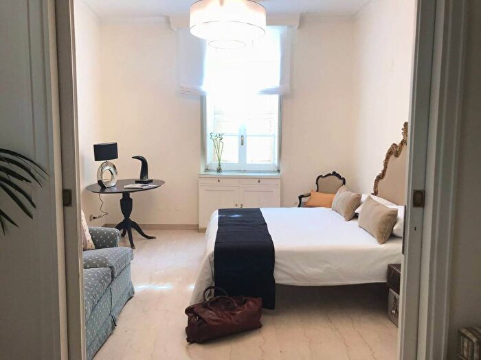 Appartamento con 6 locali in affitto in Via Zara, Trieste Coppedè, Roma