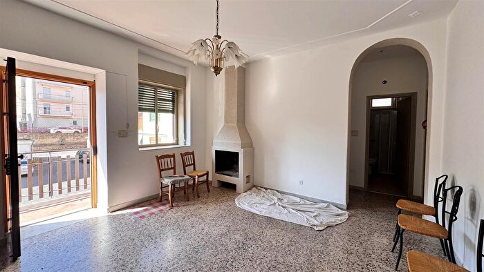 Appartamento con 5 locali in vendita in Via Toselli, Scordia