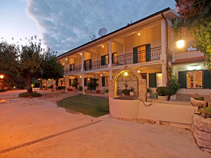 Casa con 13 locali in vendita in Via Piano Croce, Pollutri