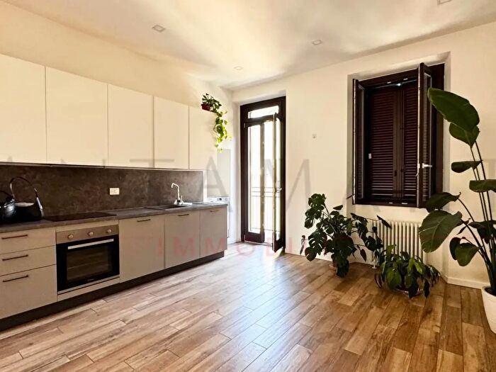 Appartamento quadrilocale in affitto in Via Bartolomeo Eustachi, Milano