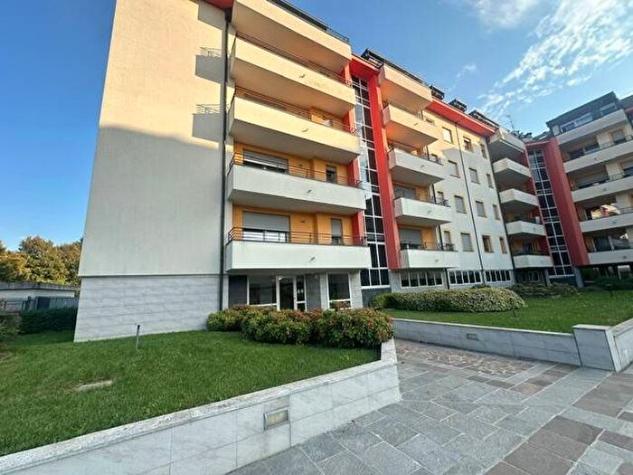 Appartamento bilocale in affitto in Via Cesare Battisti, Centro, Pero