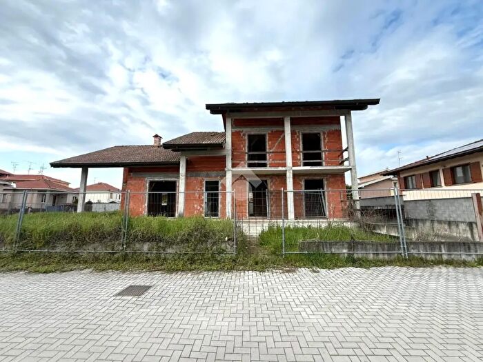 Casa con 7 locali in vendita in Via Eduardo De Filippo, Vigevano