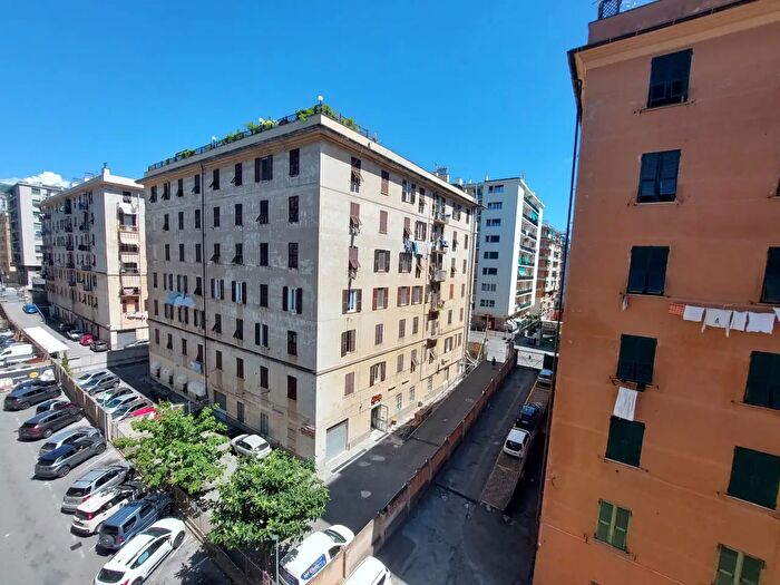 Appartamento con 5 locali in vendita in Via Casata Centuriona, Genova