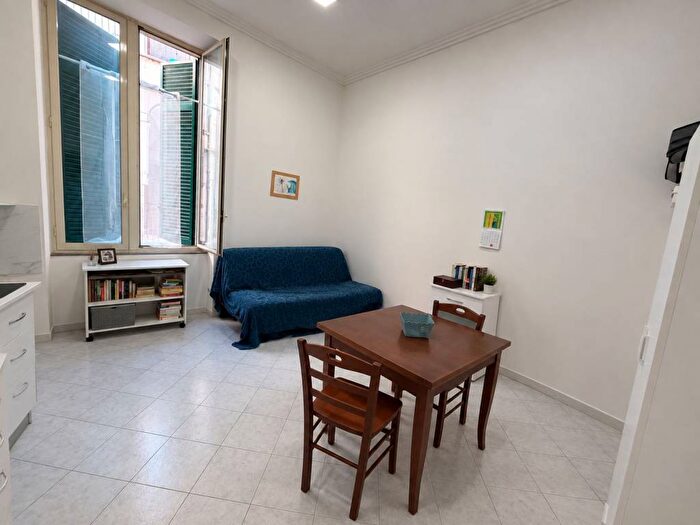 Appartamento monolocale in affitto in Via Francesco Girardi, Monte Santo, Napoli
