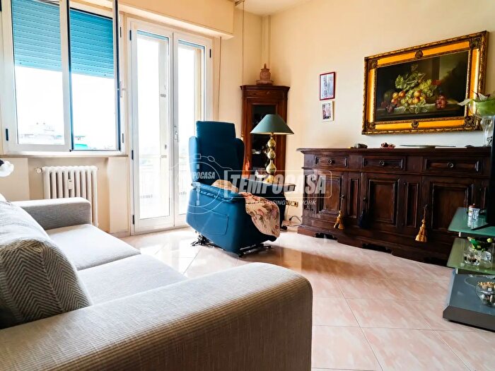 Appartamento quadrilocale in vendita in Viale Colombo, Fano