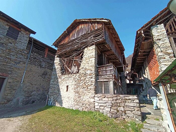 Casa trilocale in vendita in Arola, Arola