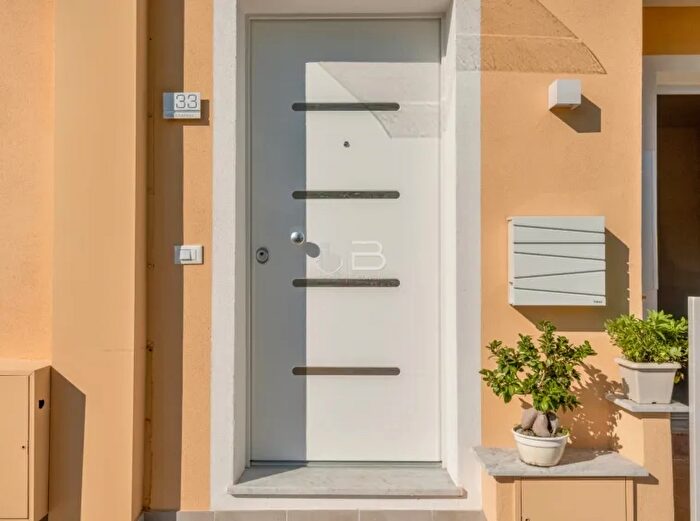 Appartamento trilocale in vendita in Via Marina, Napoli