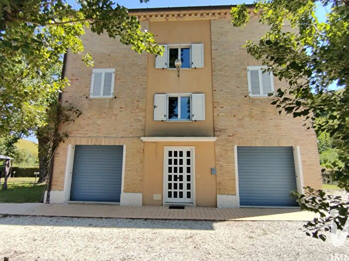 Casa con 17 locali in vendita in Via Menocchia, Carassai