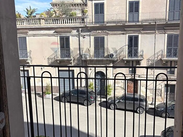 Casa quadrilocale in vendita in Via Roma, Francofonte