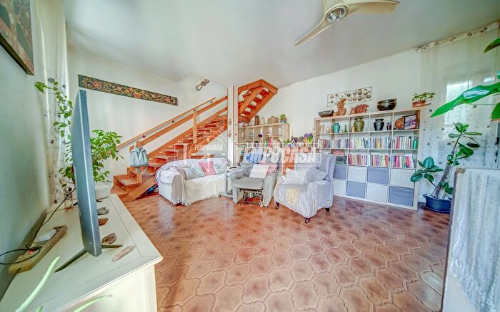 Appartamento trilocale in vendita in Via Marconi, Angera