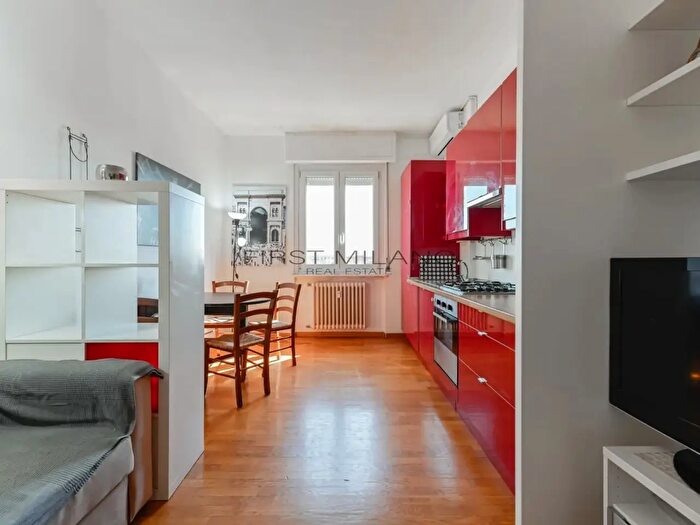 Appartamento bilocale in vendita in Via Sammartini, Milano