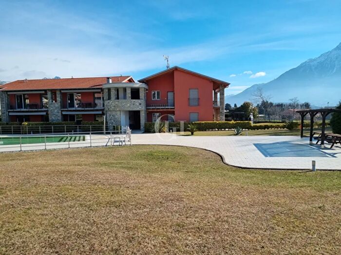 Appartamento trilocale in vendita in Gravedona ed Uniti