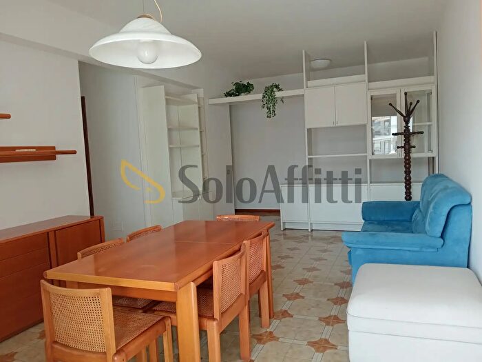 Appartamento con 6 locali in affitto in Falconara Marittima