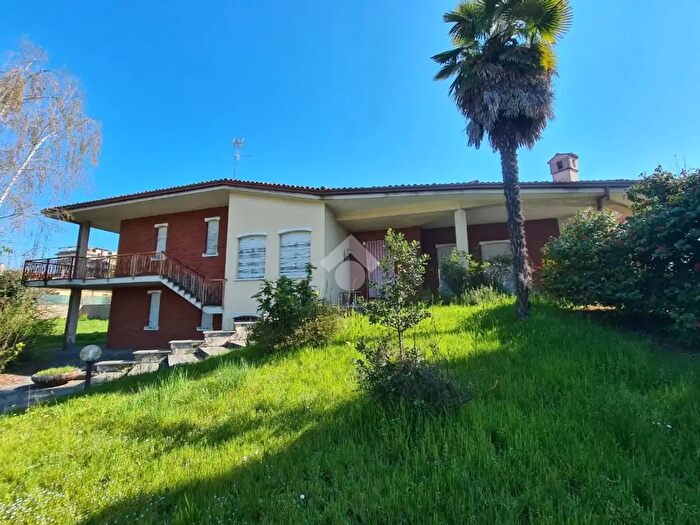 Casa con 5 locali in vendita in Via Senatore Giovanni Marcora, Inveruno