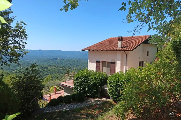 Casa con 6 locali in vendita in Licciana Nardi