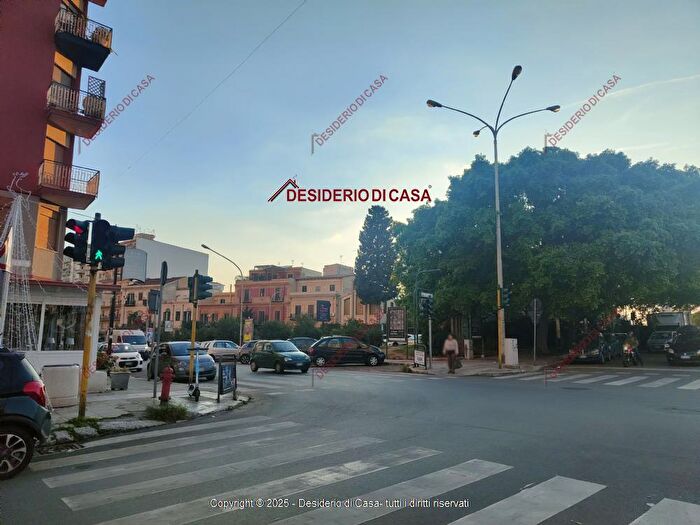 Appartamento con 5 locali in vendita in Piazza Generale Antonio Cascino Palermo Pa Italia, Palermo