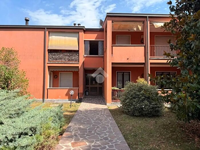 Appartamento trilocale in vendita in Via XXV Aprile, Merate