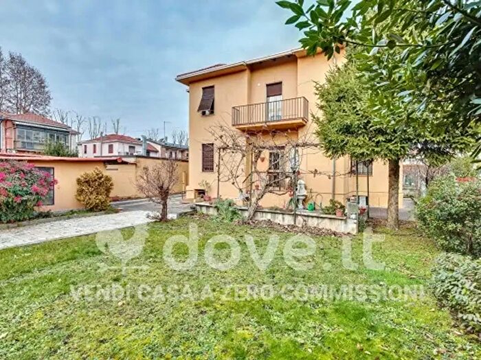 Casa con 6 locali in vendita in Via Adige, Legnano