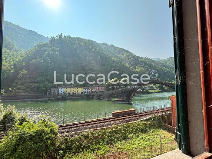 Appartamento con 8 locali in vendita in Ocalità S, Borgo A Mozzano