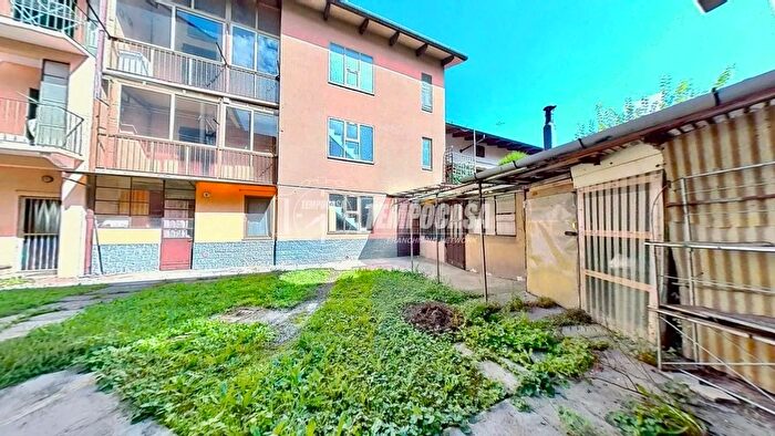 Casa con 9 locali in vendita in Via Carlo Alberto, San Maurizio Canavese