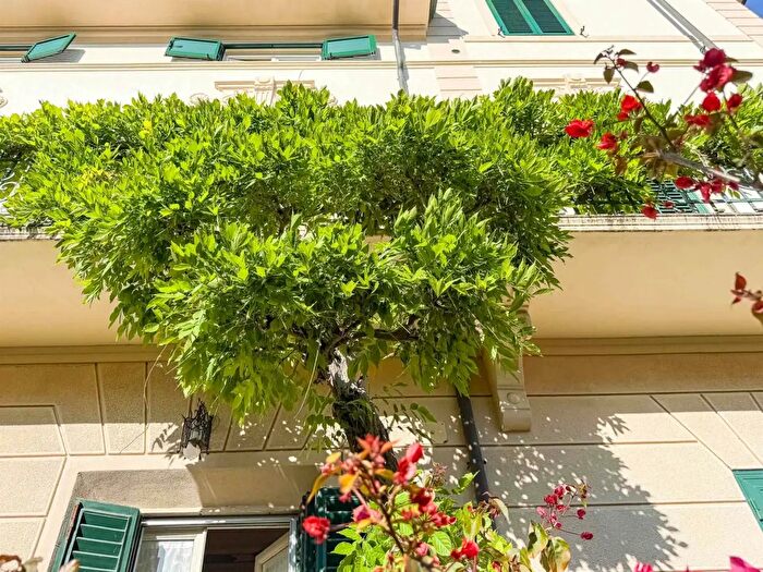 Casa con 11 locali in vendita in Via IV Novembre, Viareggio
