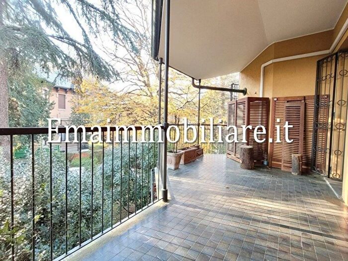 Appartamento con 6 locali in affitto in Via Giuseppe Rovani, Parco, Monza