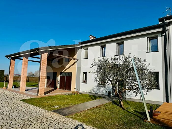 Casa con 5 locali in vendita in Via Crearo, Noventa Vicentina