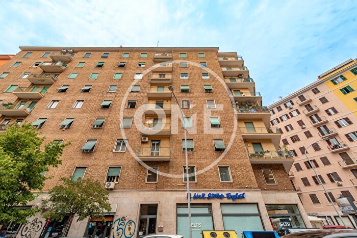 Appartamento quadrilocale in vendita in Via delle Cave, Roma