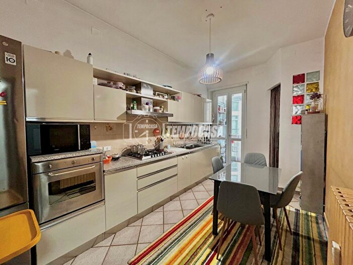 Appartamento trilocale in vendita in Via Lemie, Torino