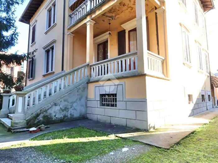 Casa con 5 locali in vendita in Via Guido Riccio Fogliani, Reggio Emilia