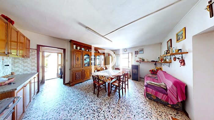 Casa con 6 locali in vendita in Mercato Saraceno