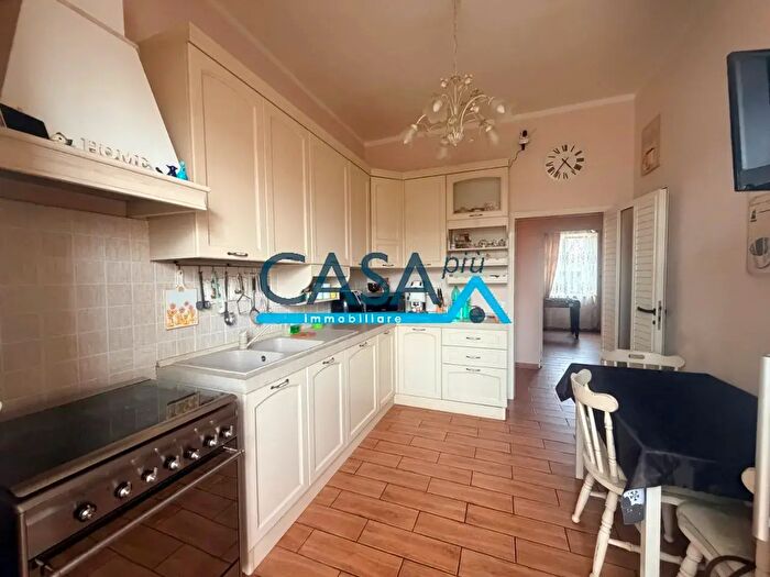 Appartamento con 6 locali in vendita in Camigliano