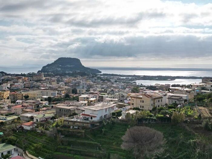 Casa con 6 locali in affitto in Via Roma, Centro, Bacoli