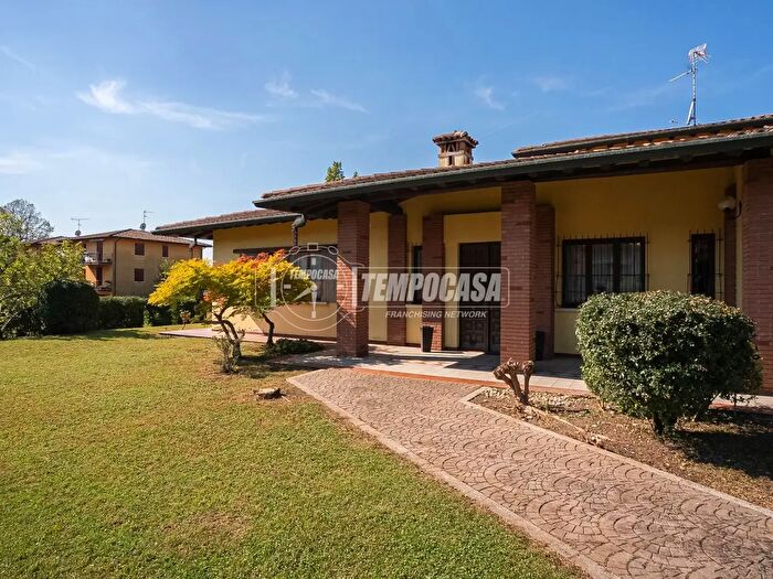 Casa con 8 locali in vendita in Viale Guglielmo Marconi, Montichiari