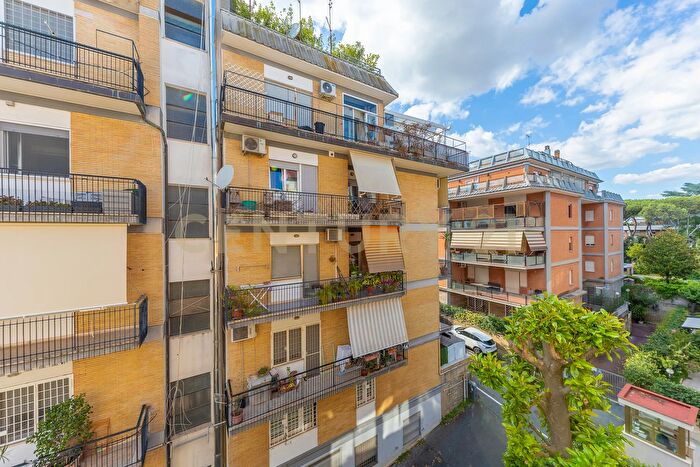 Appartamento con 5 locali in affitto in Via Leonessa, Roma