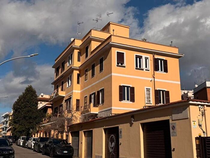 Appartamento bilocale in affitto in Via delle Alpi Apuane, Città Giardino, Roma