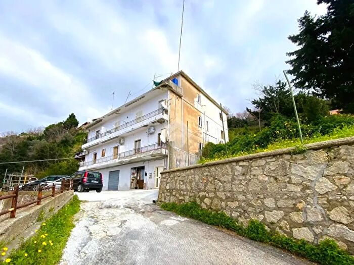 Appartamento trilocale in vendita in Via Darwin, Paola