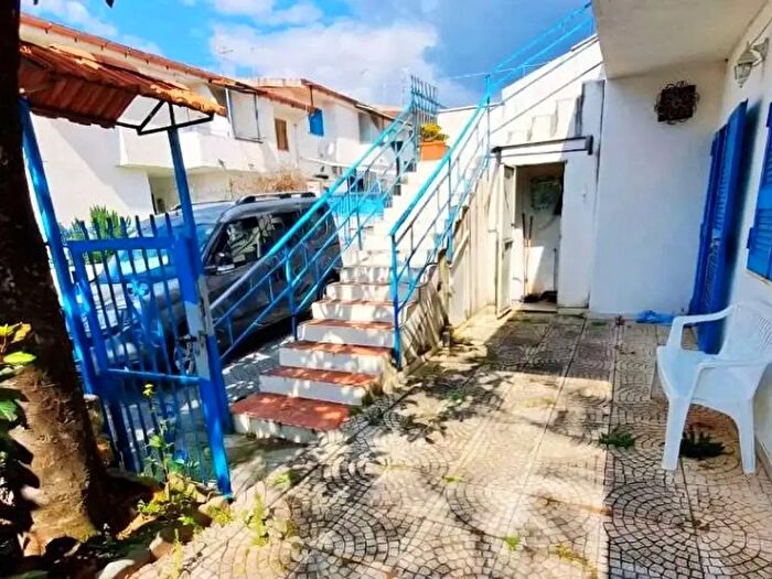 Appartamento trilocale in vendita in Viale Raffaello, Scalea