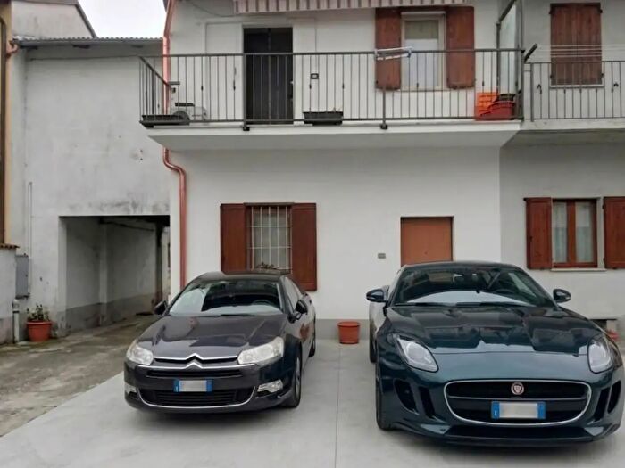 Appartamento trilocale in vendita in Via Quadri, Cornate D'Adda