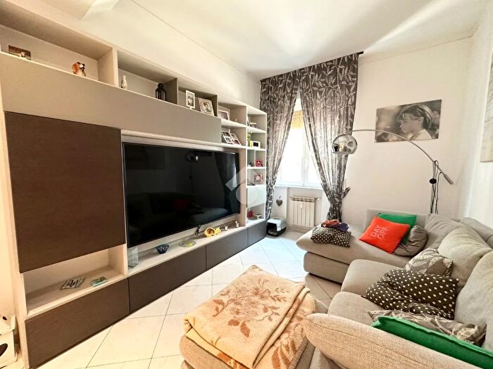 Appartamento quadrilocale in vendita in Via Coronata, Genova