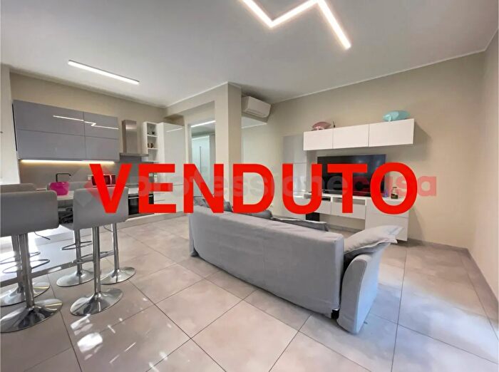 Appartamento trilocale in vendita in Via della Repubblica, Cesano Boscone