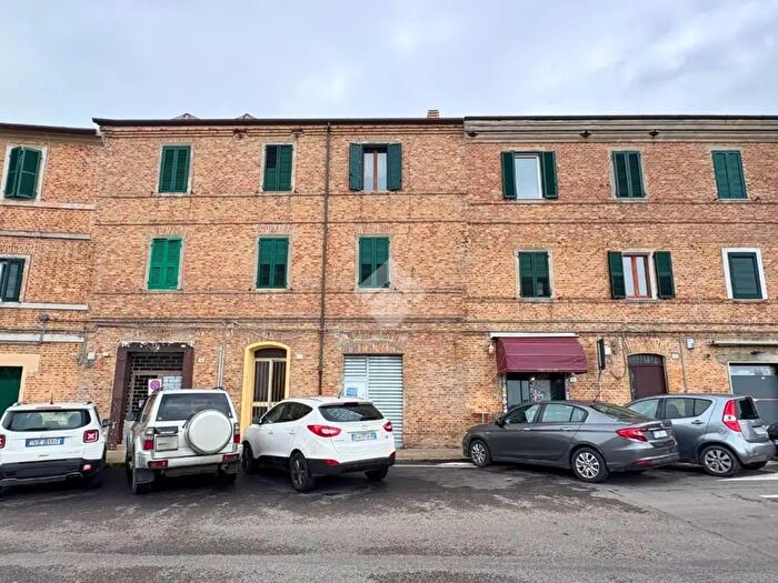 Appartamento con 6 locali in vendita in Via Rodi, Ancona