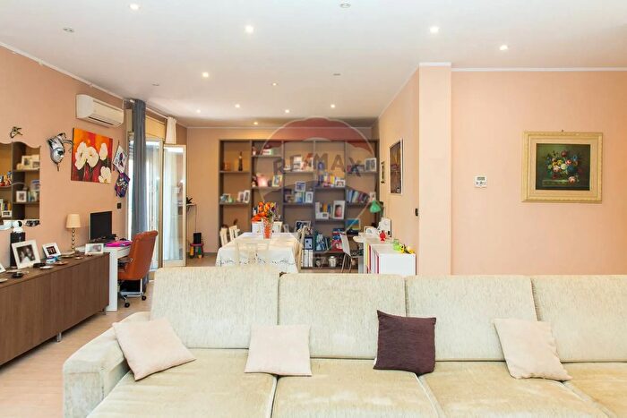 Appartamento con 5 locali in vendita in Via Brescia, Catania