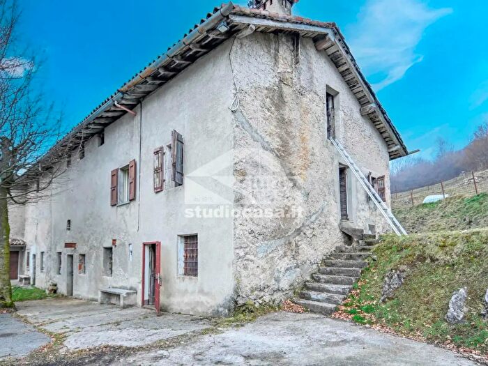 Casa quadrilocale in vendita in Località Foppa, Selvino