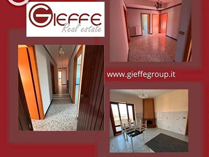 Appartamento quadrilocale in vendita in Cinquefrondi