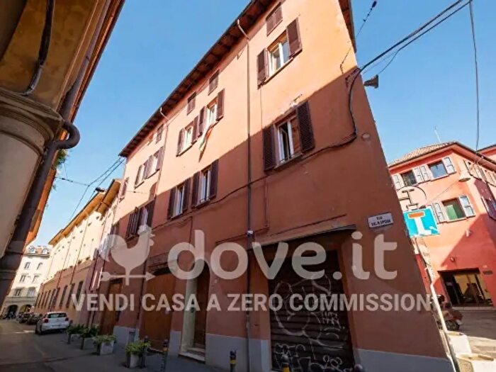 Appartamento trilocale in vendita in Via Val d'Aposa, Bologna